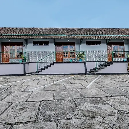 Spot On 91715 Hotel Citra Dewi 1-3