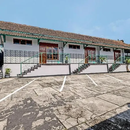 Spot On 91715 Hotel Citra Dewi 1-2
