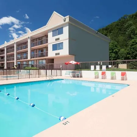 Howard Johnson Hotel & Conference Center By Wyndham Salem-3