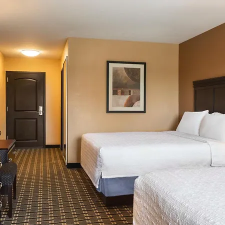 Hampton Inn & Suites Pine Bluff-2