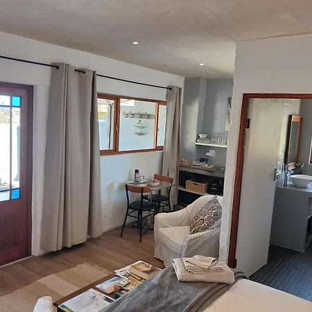 Hemel en Aarde Village Accommodation-3