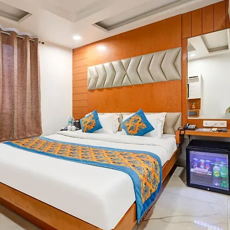 Hotel Tashkent Palace - Budget Friendly, Near R K Ashram Metro Station-2