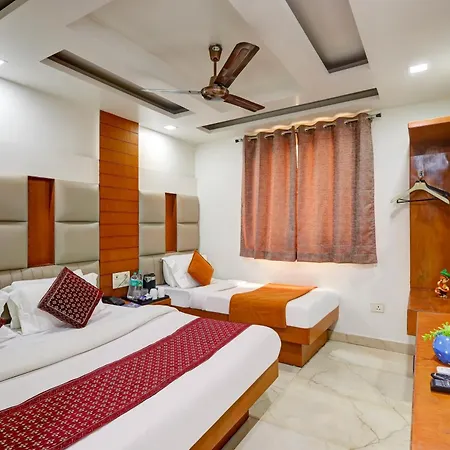 Hotel Tashkent Palace - Budget Friendly, Near R K Ashram Metro Station-2