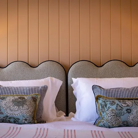 The White Hart - A Heartwood Inn-3
