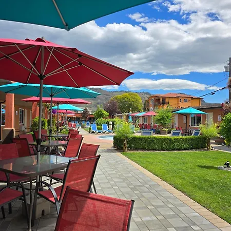 Sahara Courtyard Inn & Suites Osoyoos-2