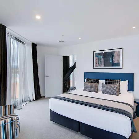 Ramada By Wyndham Queenstown Central-3