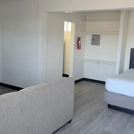 Mc Pacific Inn & Suites Torrance-2