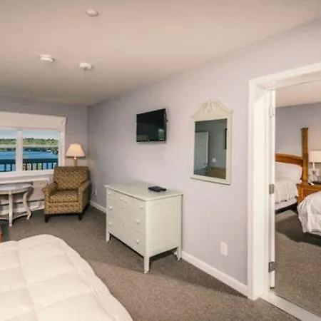 Crescent Lake Inn And Suites-2