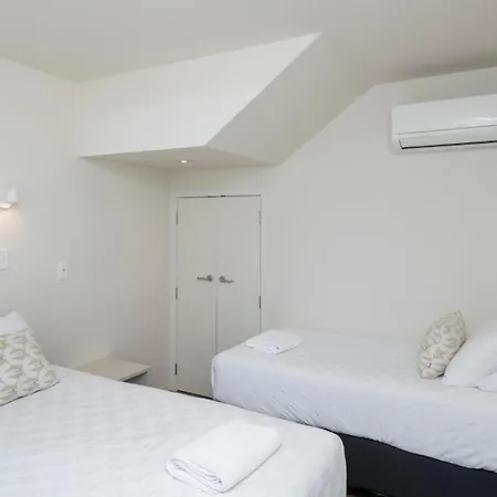 Waikanae Beach Ocean View Apartments-2