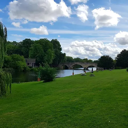 Shillingford Bridge Hotel-3