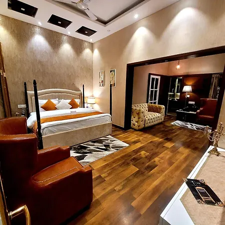 Victorian Elegance Luxury Stays-3