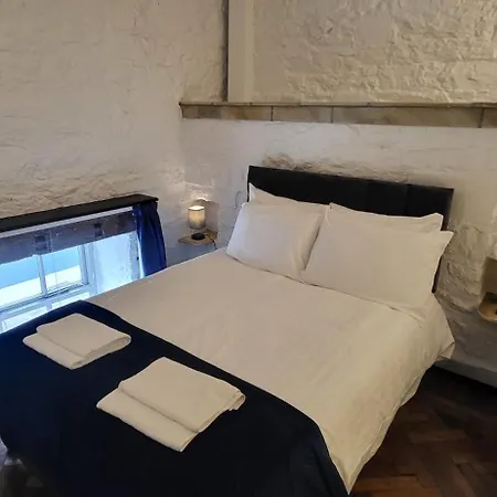Crews Bed And Breakfast-2