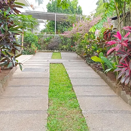 Cozy Homestay Syariah Mitra RedDoorz Bandung-2