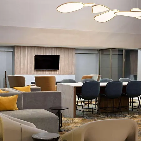 La Quinta Inn & Suites By Wyndham Yakima Downtown-2