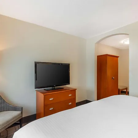 Best Western Plus University Park Inn & Suites-2