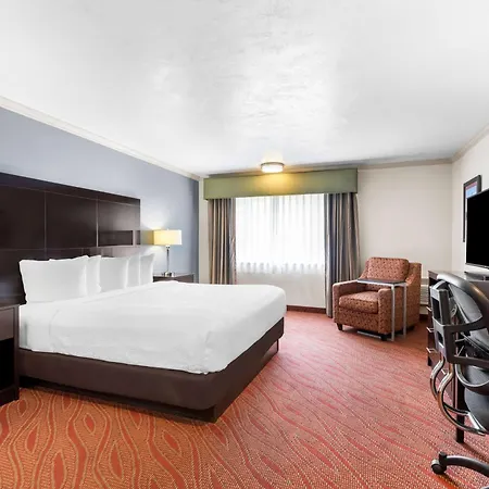 Best Western Plus Parkway Inn-2