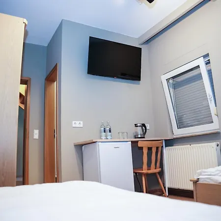 Angelis Pension Frankfurt Airport-3