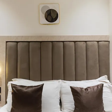 Hotel Larmont Luxury-3