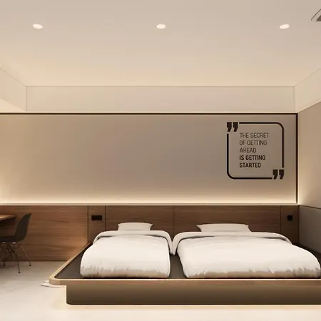 Fieris Izzy Hotel-2