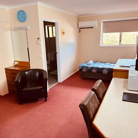 Blue Whale Motor Inn & Apartments-2