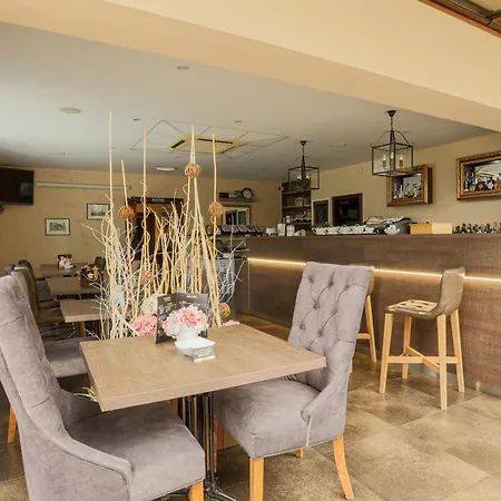Grand Hotel Senica, Garni-2