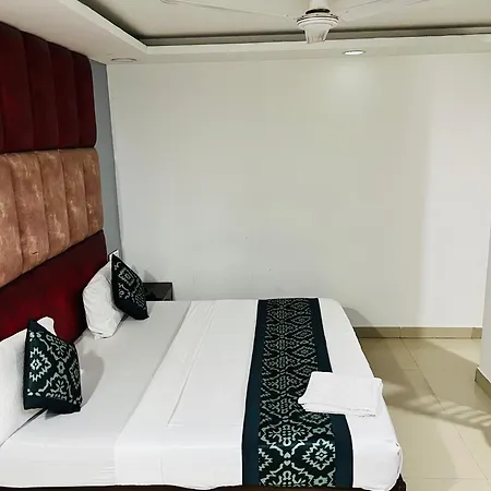 Hotel Marina Near Igi Airport Delhi-2