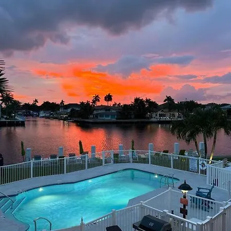Aloha Apartments On The Intracoastal-Walk To The Beach-3