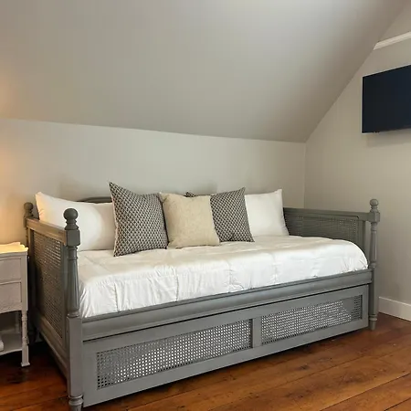 The Aurora Inn & Cottages-2