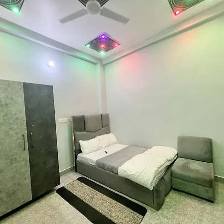 Hotel Prakash Guest House ! Varanasi ! Fully-Air-Conditioned Hotel At Prime Location With Off Site Parking Availability, Near Kashi Vishwanath Temple, And Ganga Ghat, Newly Constructed And Luxurious Rooms - 3-2