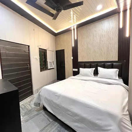 Durga P Guest House Near Harishchandra Ghat-3