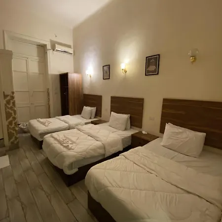 Hello World Hotel-3