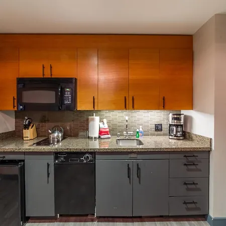 Luxury 2 Bedroom Penthouse With Stunning Views!-3