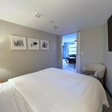 Luxury 2 Bedroom Penthouse With Stunning Views!-2