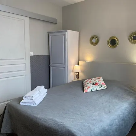 Hotel Saint Yves-3