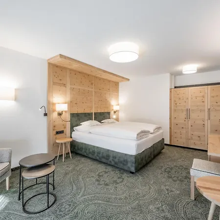 Hotel Enzian & Apartmenthotel Johannes-2