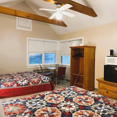 Spruce Lane Lodge And Cottages-3