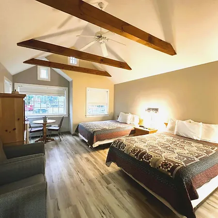 Spruce Lane Lodge And Cottages-2