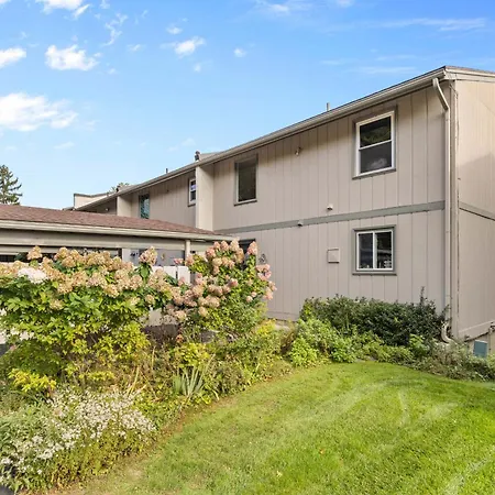 Canandaigua Lake Retreat With View And Private Beach Access, Foliage, Hike, And Ski-2