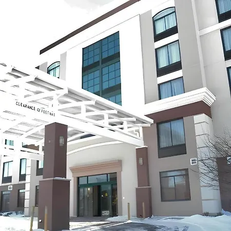 Comfort Inn & Suites Watford City-3