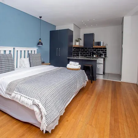 Coral Wood Self Catering Suites And B&B-3