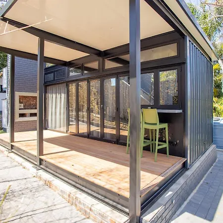 Coral Wood Self Catering Suites And B&B-3