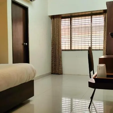 Glitz Hotels Sai Nidhi - Nr Mindspace Airoli East-3