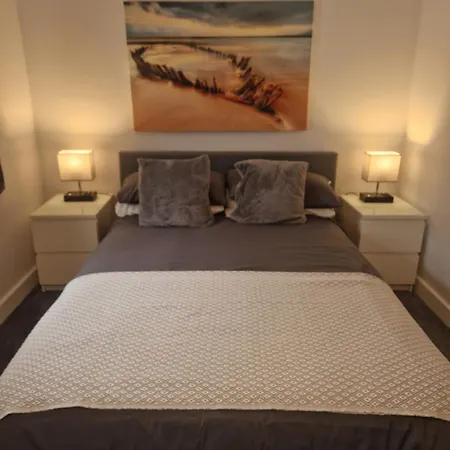 Farne Lodge-2