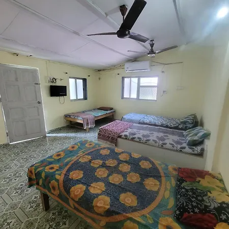 Dwarka Guest House & Hostel-2