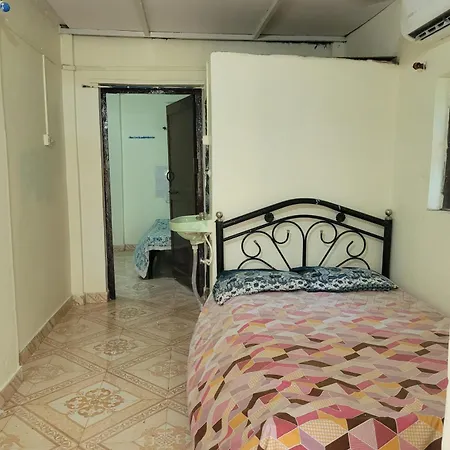 Dwarka Guest House & Hostel-3