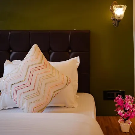 Tripli Hotels Silver Shine-3