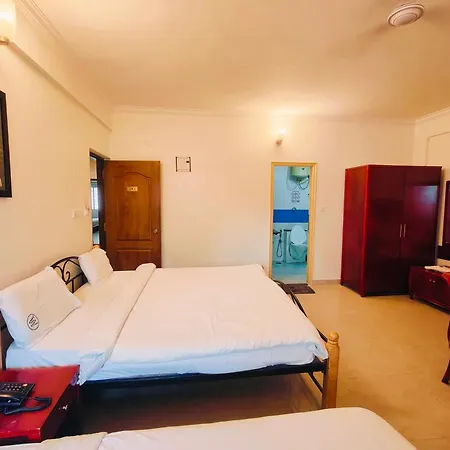 Kings Suites Palace Grounds-3