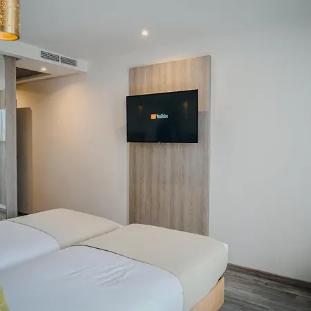 Az Hotel Des Arts-2