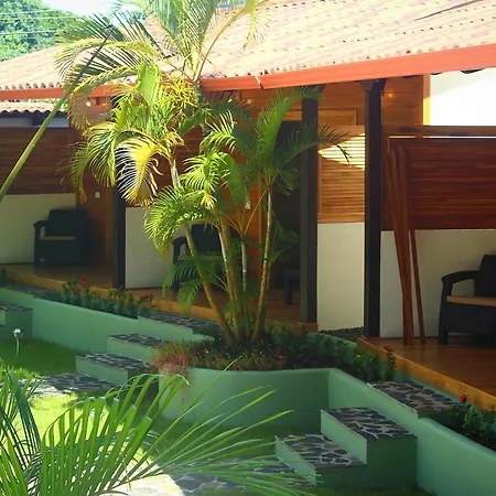 Tiki Lodge Hotel De Charme-2