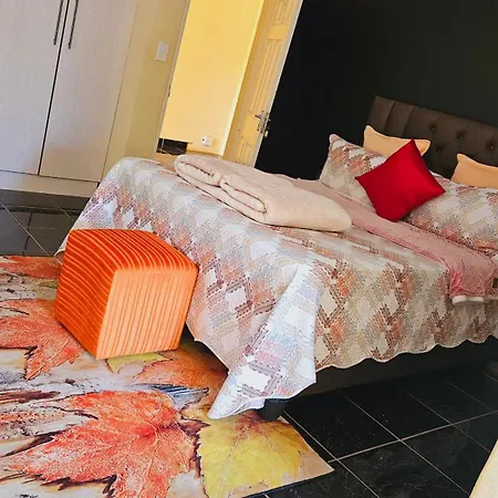 Goodlife Guest House In Mafikeng-2